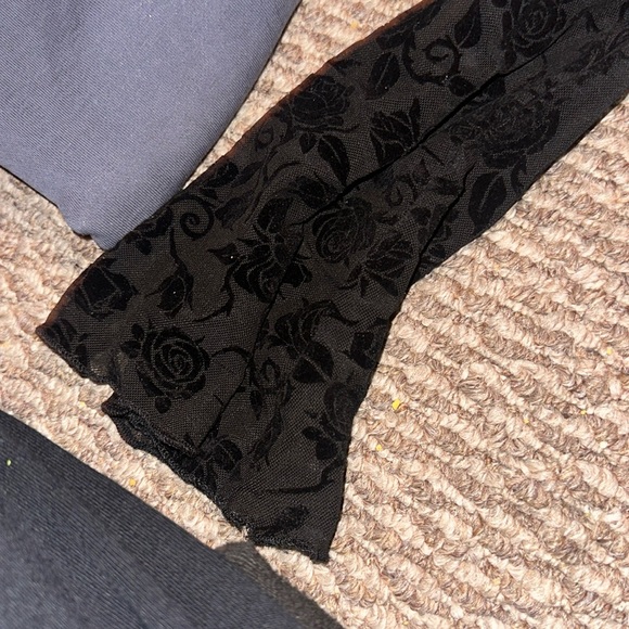 Black Flocked Bell Top Size L - Picture 3 of 3